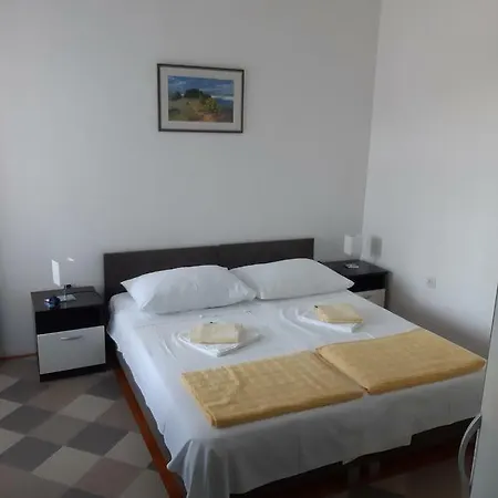 Studio 17716a Tisno
