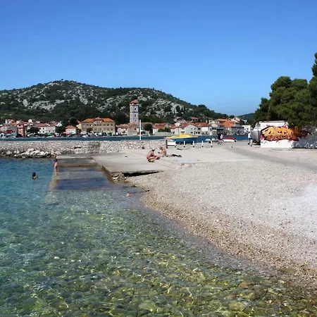 Studio 17716a * Tisno